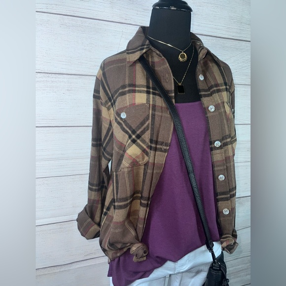 Doe & Rae Button Down Plaid Flannel Collared Shirt ๐ - Picture 2 of 7